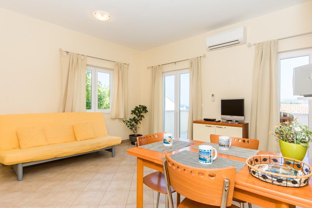 Apartments Dadic ツァヴタット エクステリア 写真