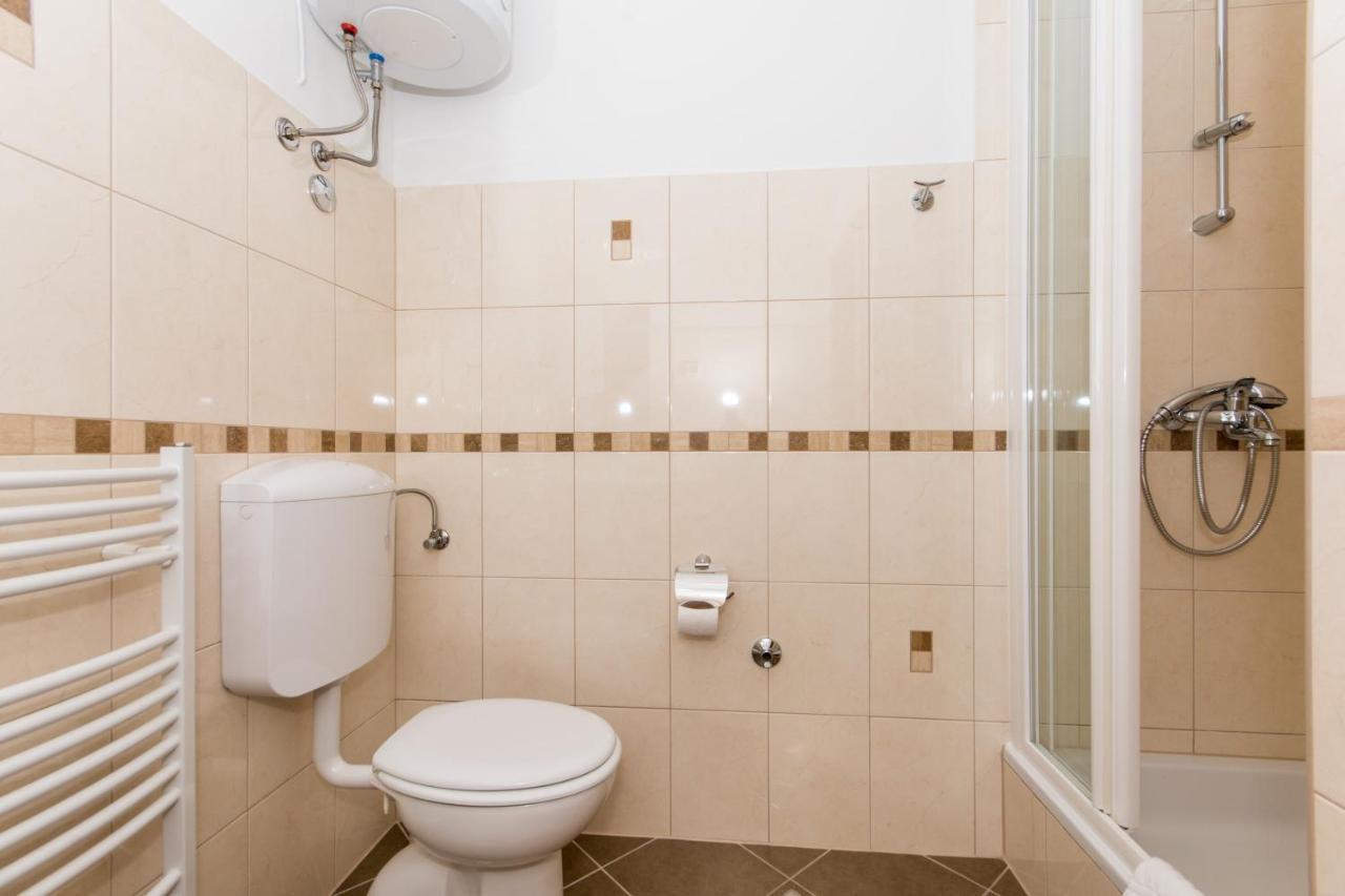 Apartments Dadic ツァヴタット エクステリア 写真
