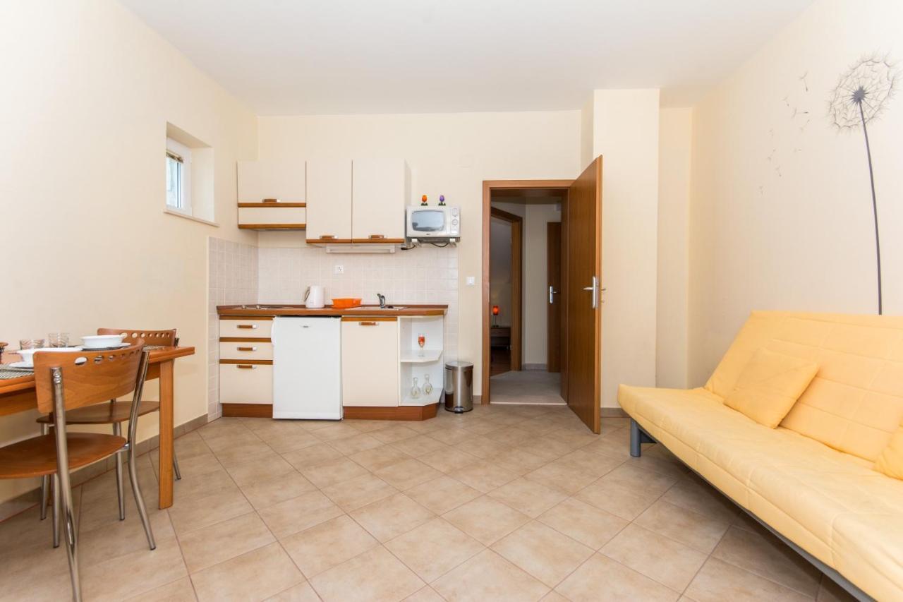 Apartments Dadic ツァヴタット エクステリア 写真