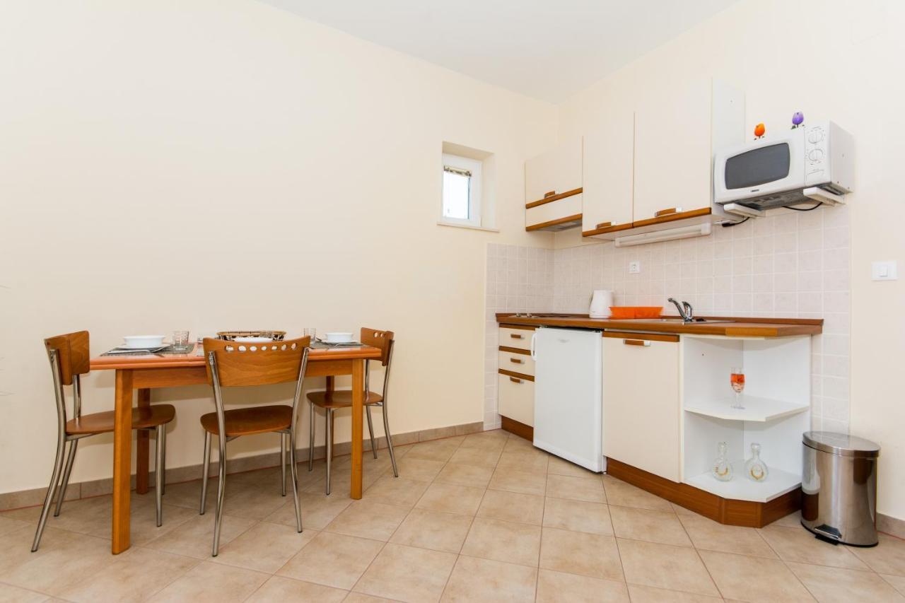 Apartments Dadic ツァヴタット エクステリア 写真